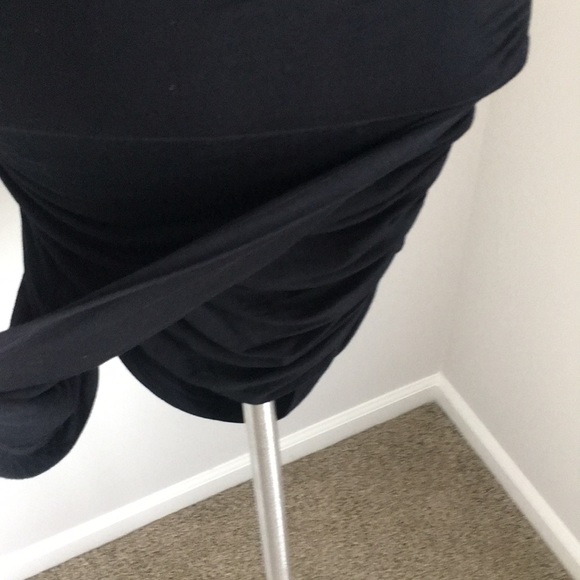 Black tulip cut open back low cut dress - Picture 2 of 5